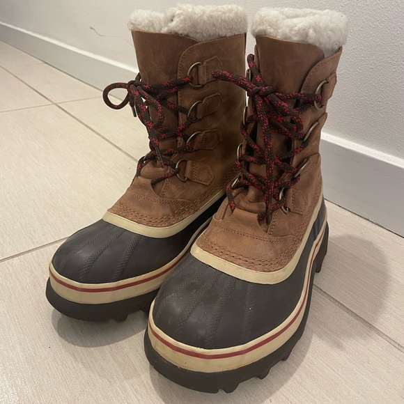 Sorel Women's Caribou Boots size 7 - like new - Picture 1 of 5
